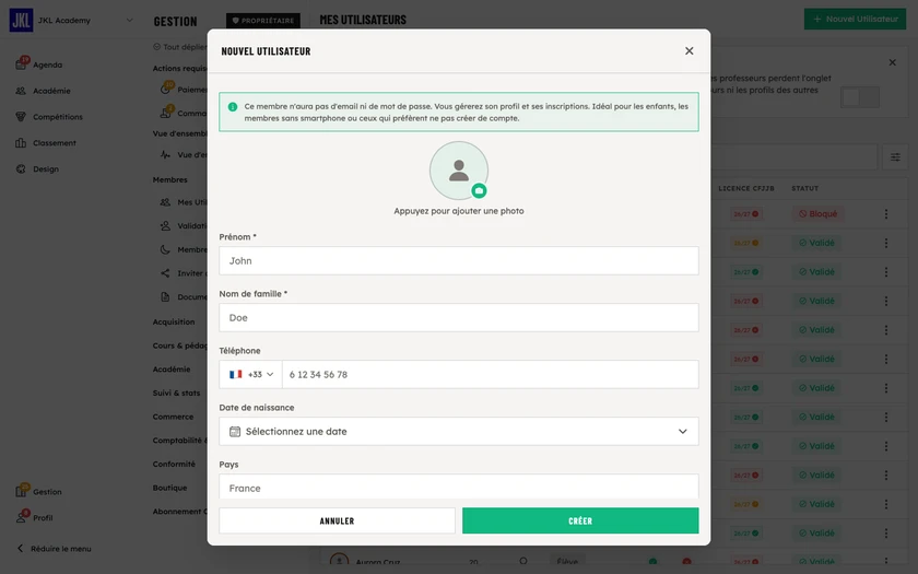 Le formulaire Nouvel Utilisateur d'un compte géré : prénom, nom, téléphone, date de naissance, genre et catégorie de poids, sans email ni mot de passe