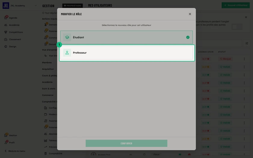 L'écran Modifier le rôle, avec les choix Étudiant et Professeur et le bouton Confirmer